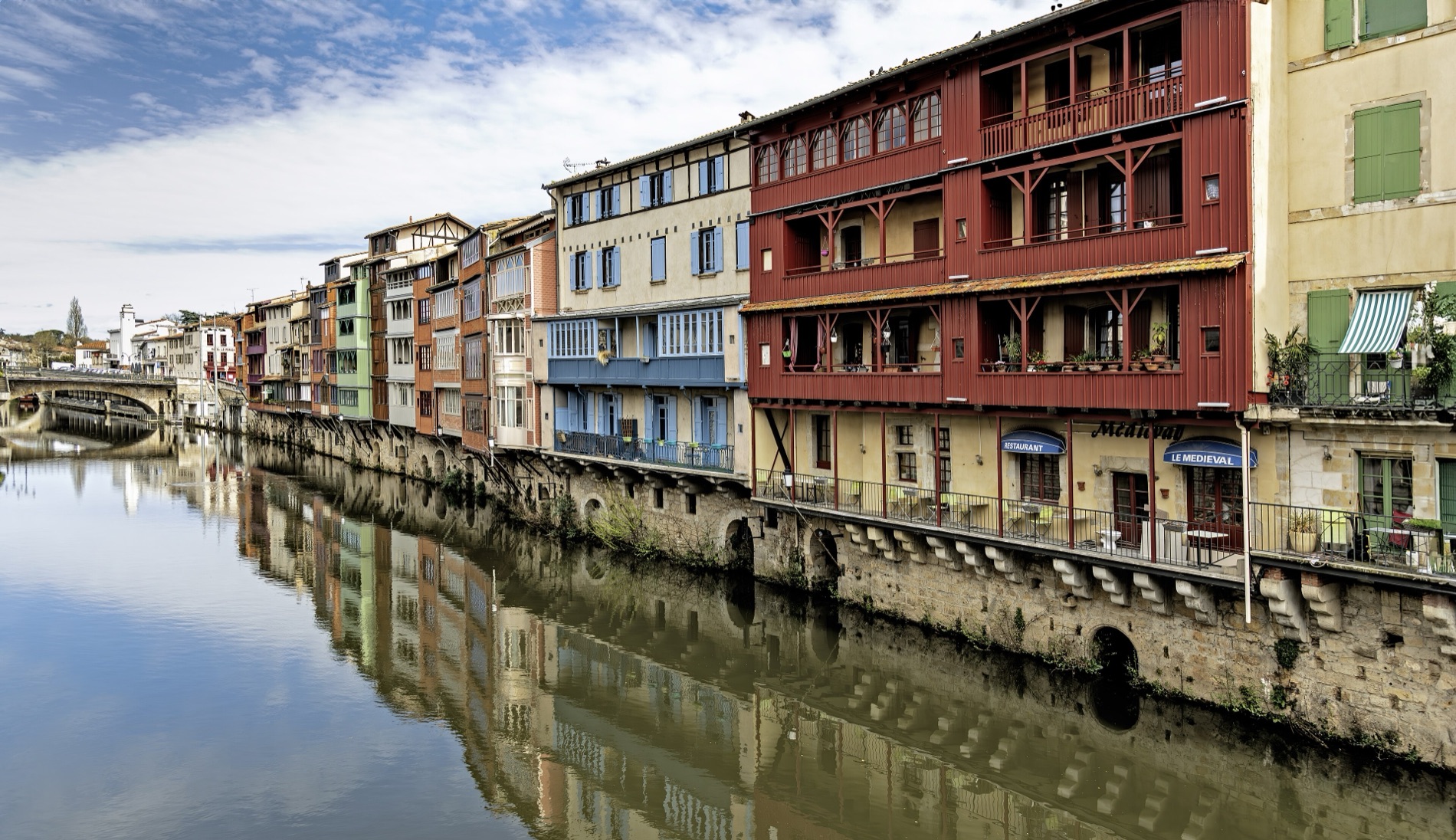 Les maisons sur l'Agout à Castres, vues depuis le pont Neuf